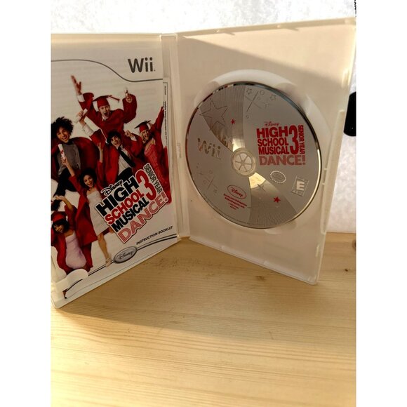 Nintendo Wii Disney High School Musical 3 Senior Year Dance Video Game 2008 - Picture 4 of 5
